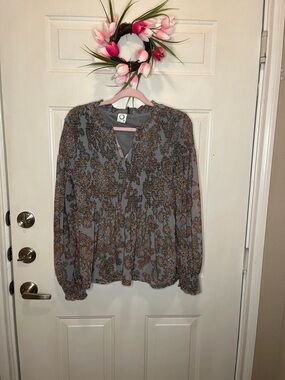 Akemi + Kin -Long Sleeve Peasant Blouse in Gray and Brown